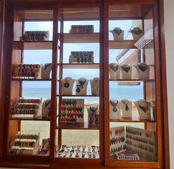 Отель Intiquilla