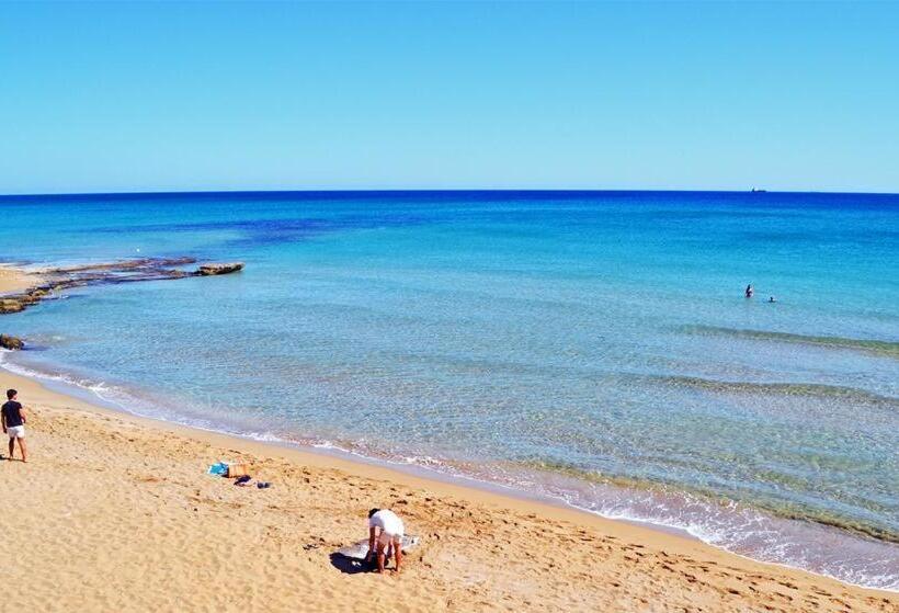 هتل Noto Marina E Spa