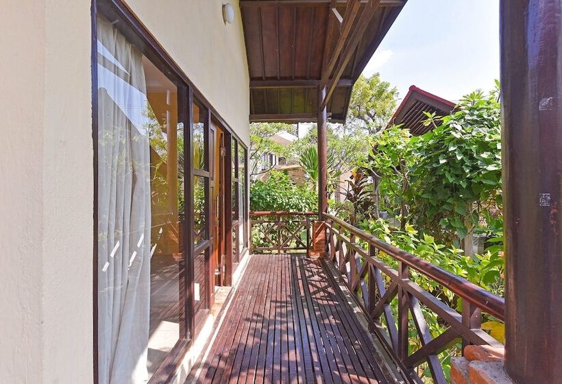 בית מלון כפרי Oyo 91191 Lovina Dolphin Lodge