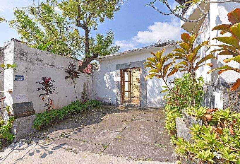 בית מלון כפרי Oyo 91191 Lovina Dolphin Lodge