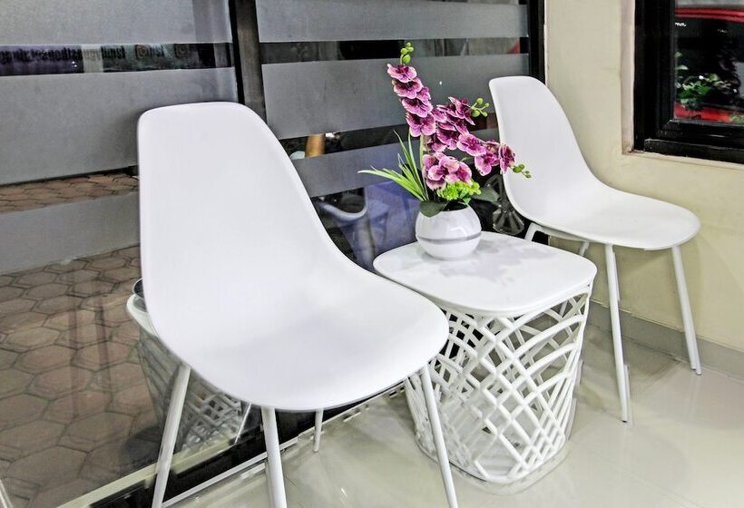 בית מלון כפרי Oyo 91202 Family Guest House Syariah