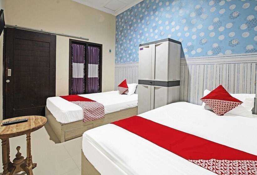 בית מלון כפרי Oyo 91202 Family Guest House Syariah