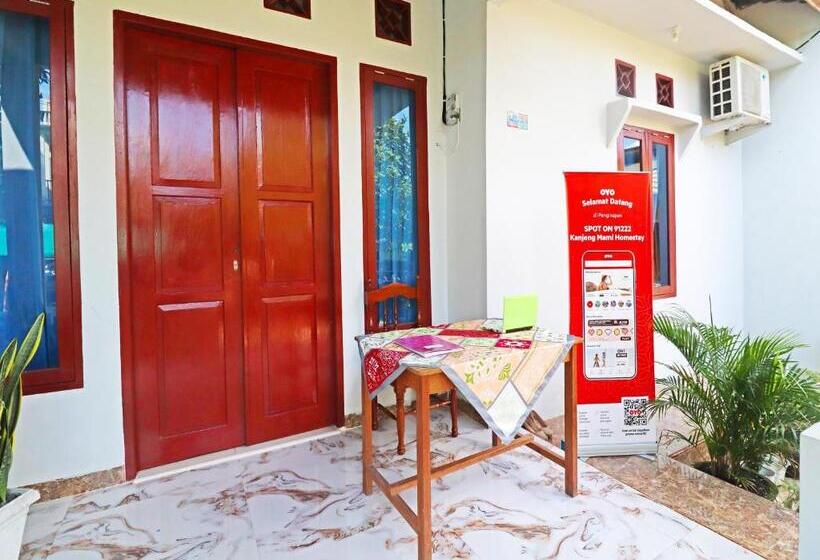 호텔 Spot On 91222 Kanjeng Mami Homestay Syariah