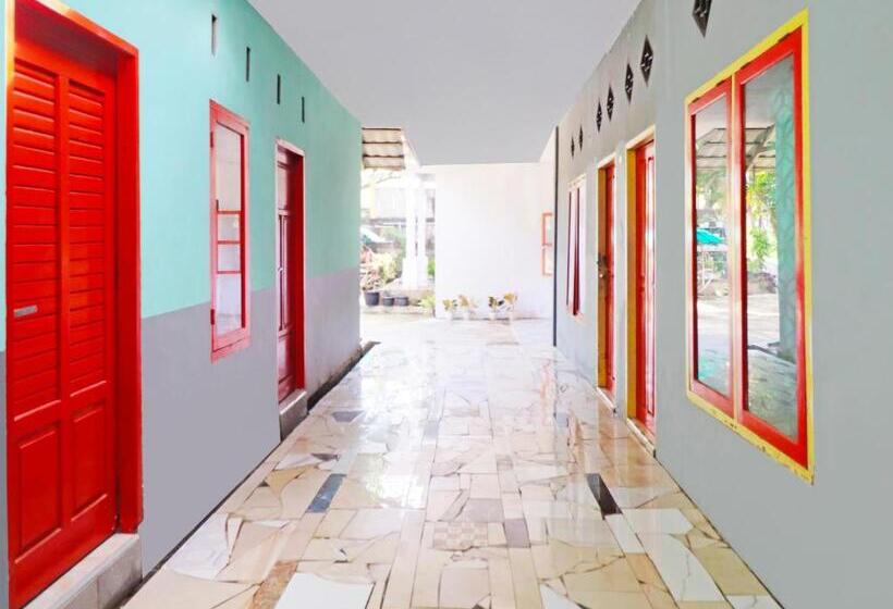 호텔 Spot On 91222 Kanjeng Mami Homestay Syariah