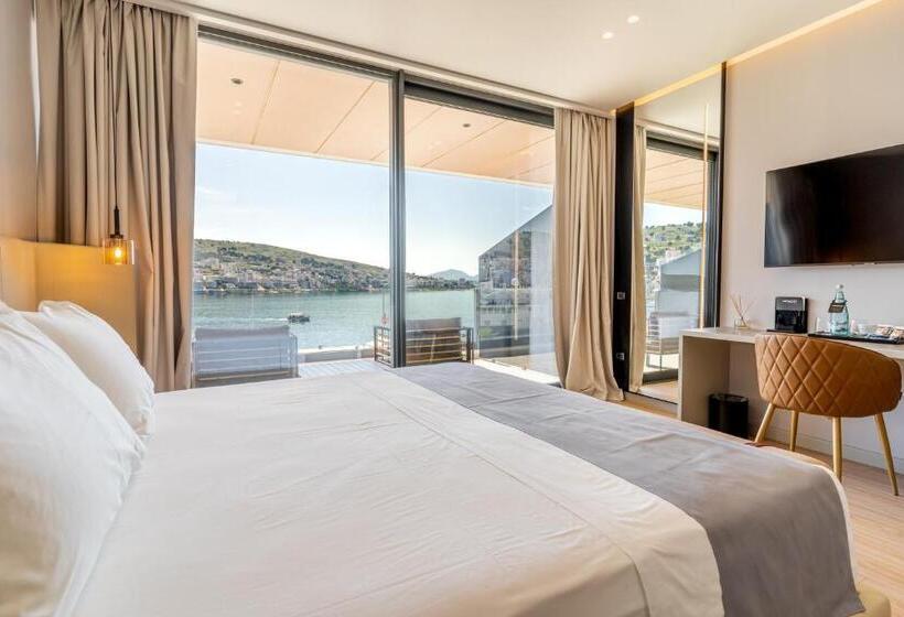 فندق Yacht Premium