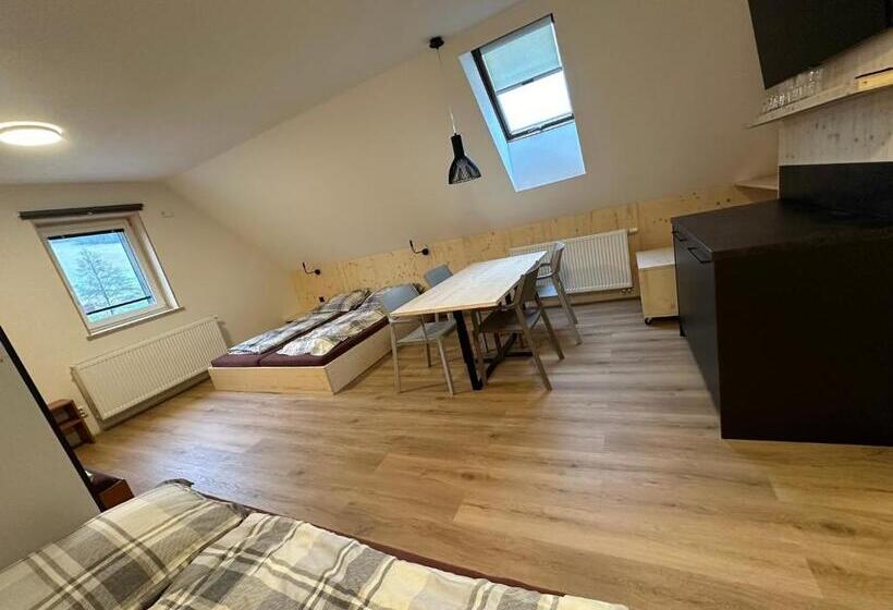 بنسيون Penzion A Restaurace Pod Sjezdovkou