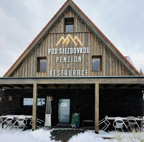 بنسيون Penzion A Restaurace Pod Sjezdovkou