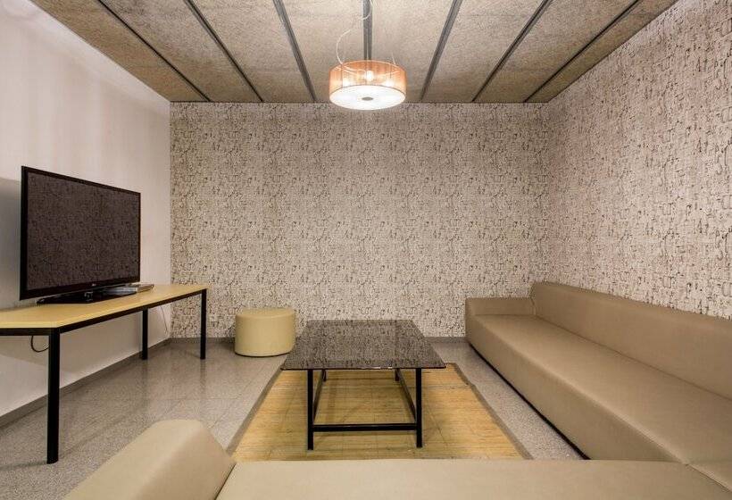 فندق صغير Residencia Universitaria Campus De Montilivi