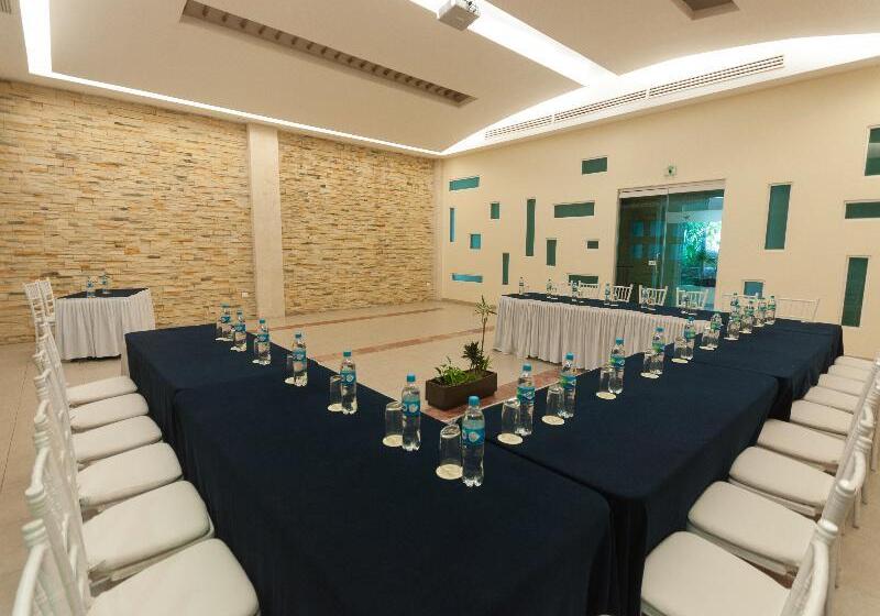 Artisan Family Hotels And Resort Collection Playa Esmeralda