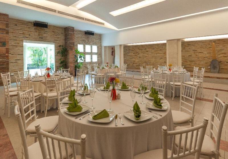 Artisan Family Hotels And Resort Collection Playa Esmeralda