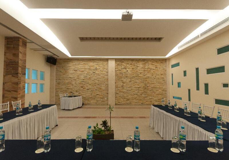 Artisan Family Hotels And Resort Collection Playa Esmeralda