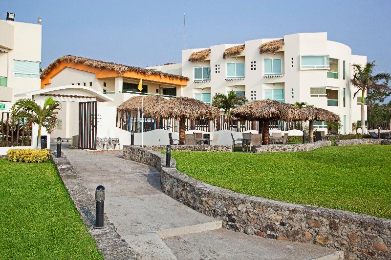Artisan Family Hotels And Resort Collection Playa Esmeralda