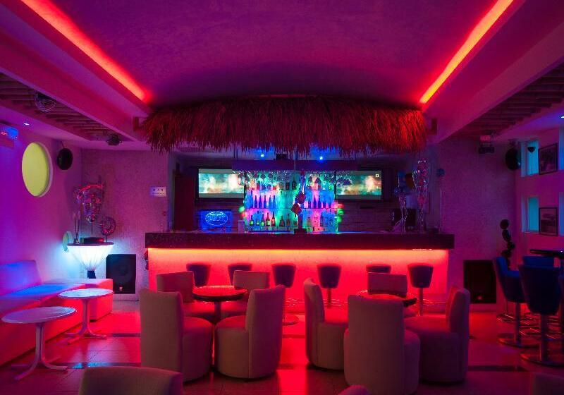 Artisan Family Hotels And Resort Collection Playa Esmeralda