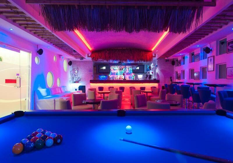 Artisan Family Hotels And Resort Collection Playa Esmeralda