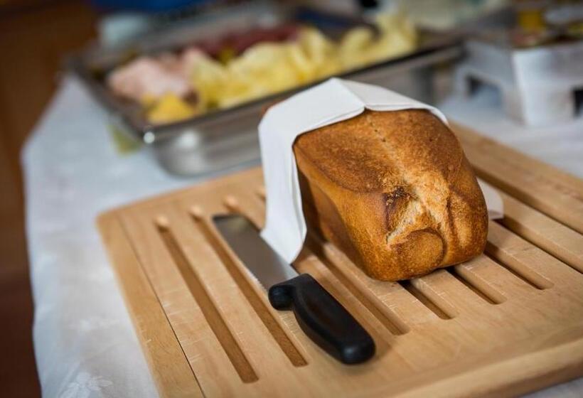 ホテル Alpenperle