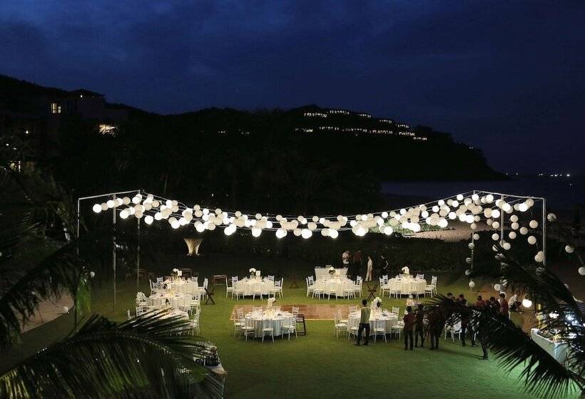 ホテル Angsana Lang Co