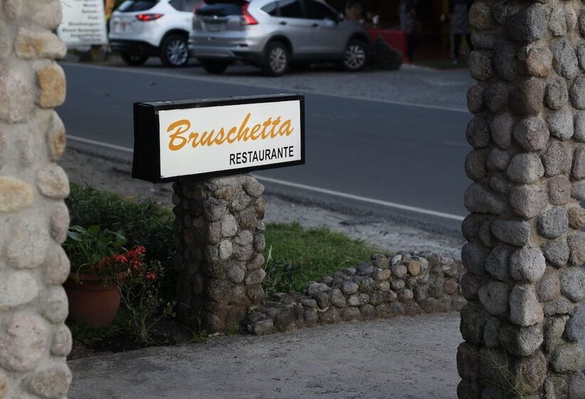 בית מלון כפרי Anton Valley