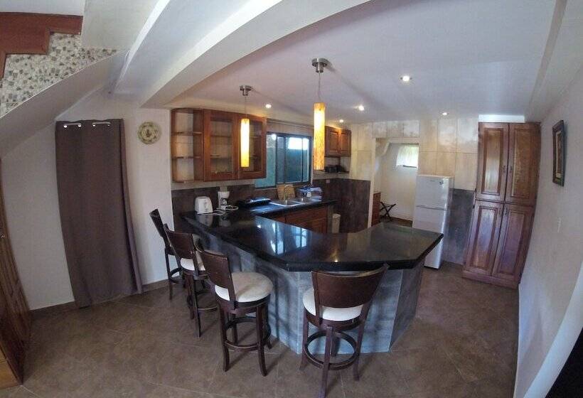 בית מלון כפרי Anton Valley