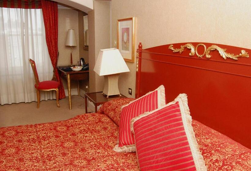 فندق Castle House