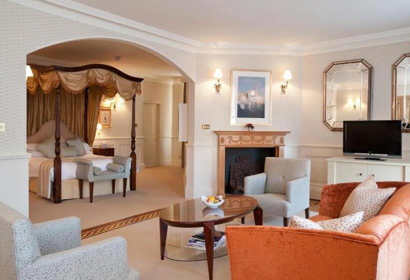 فندق Castle House