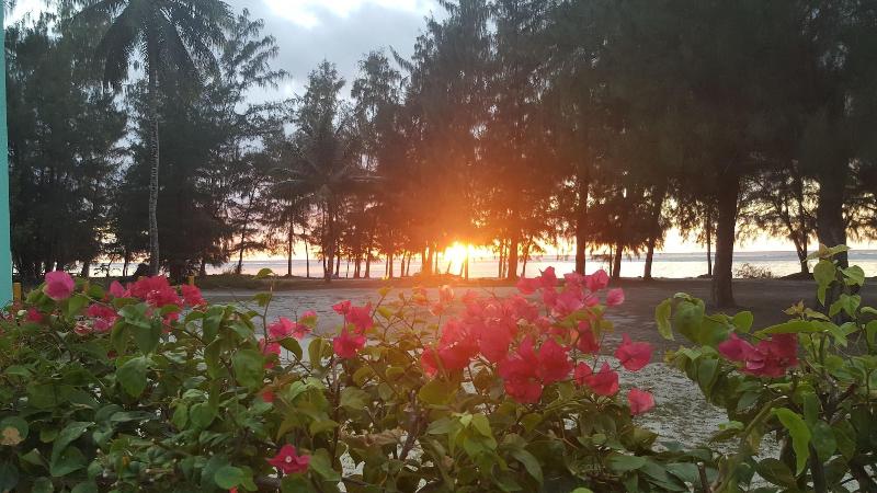 هتل Chalan Kanoa Beach