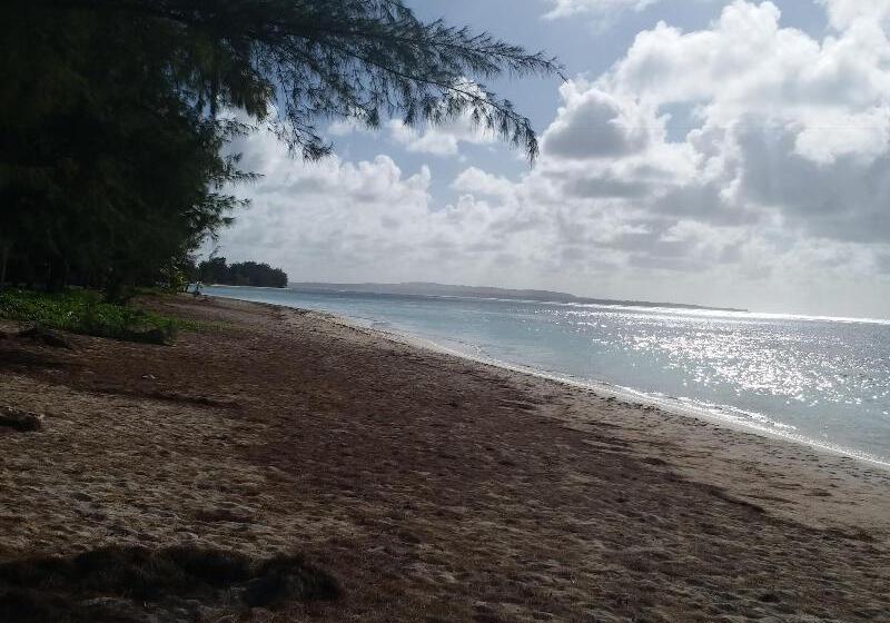 هتل Chalan Kanoa Beach