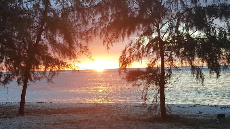 هتل Chalan Kanoa Beach