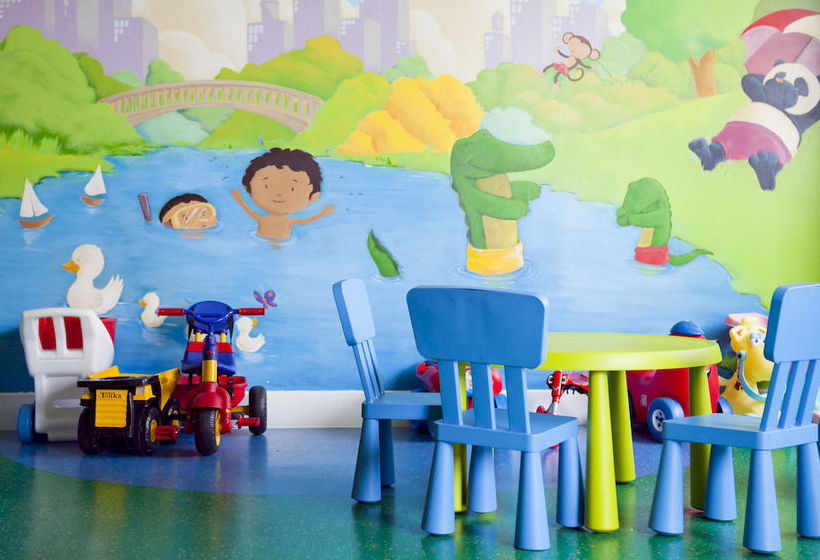 Отель Churchill At Washington Blvd