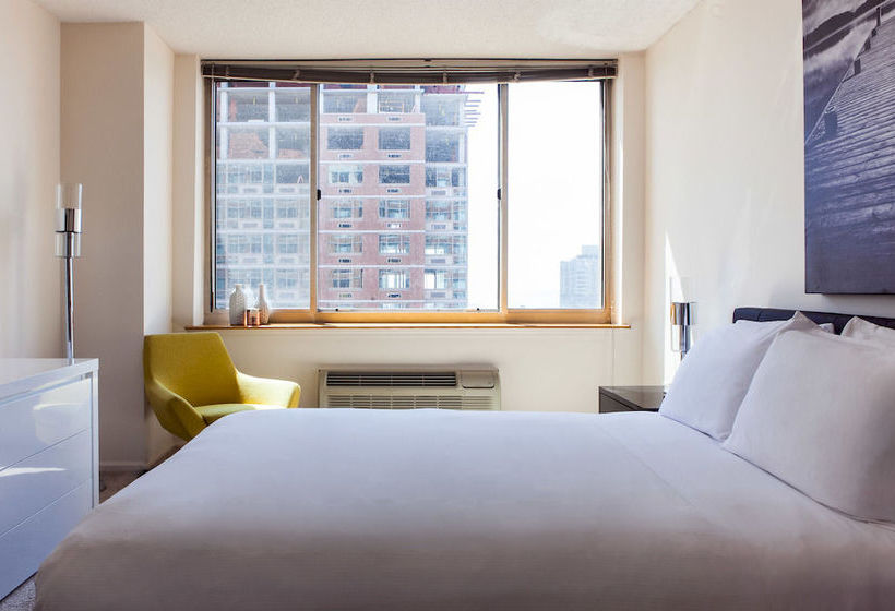 Отель Churchill At Washington Blvd