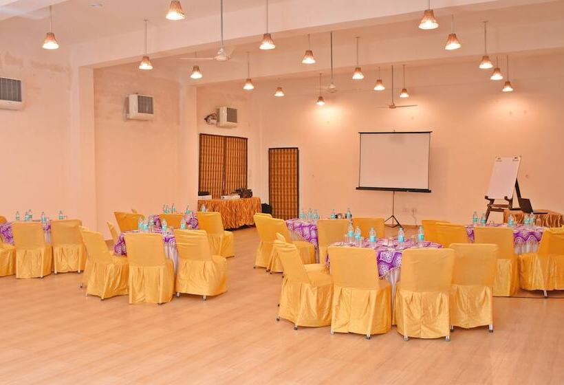 בית מלון כפרי Click Resort Corbett Tiger Den