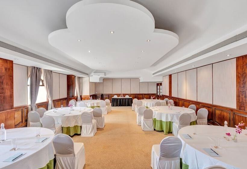 בית מלון כפרי Club Mahindra Emerald Palms, Goa