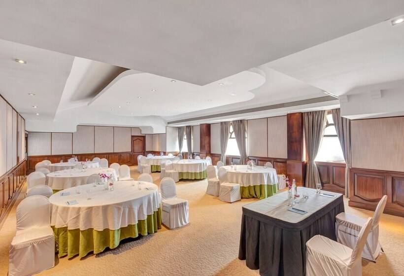 בית מלון כפרי Club Mahindra Emerald Palms, Goa