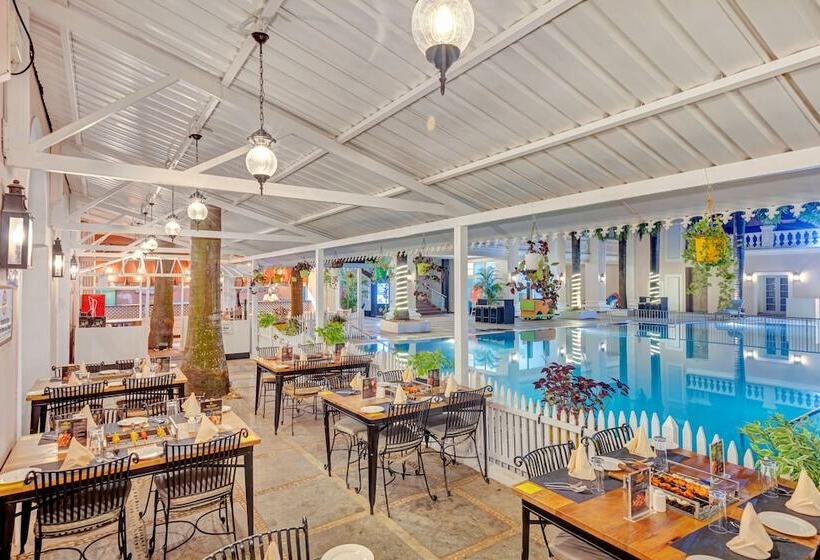 בית מלון כפרי Club Mahindra Emerald Palms, Goa