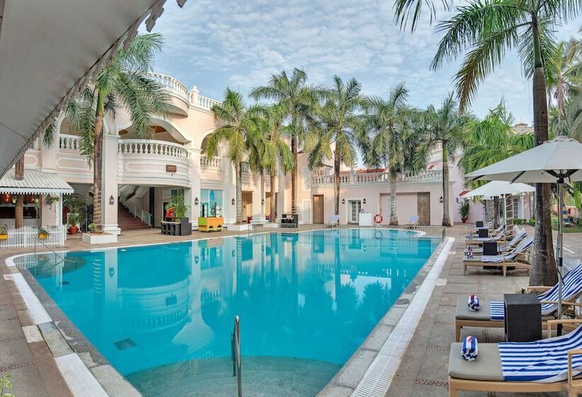 בית מלון כפרי Club Mahindra Emerald Palms, Goa