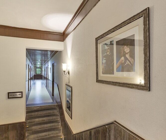 בית מלון כפרי Club Mahindra Naukuchiatal