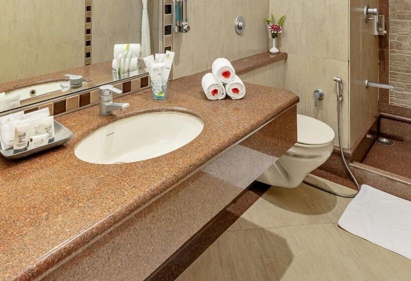 בית מלון כפרי Club Mahindra Naukuchiatal