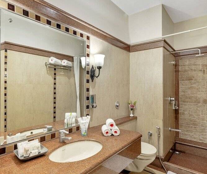 בית מלון כפרי Club Mahindra Naukuchiatal