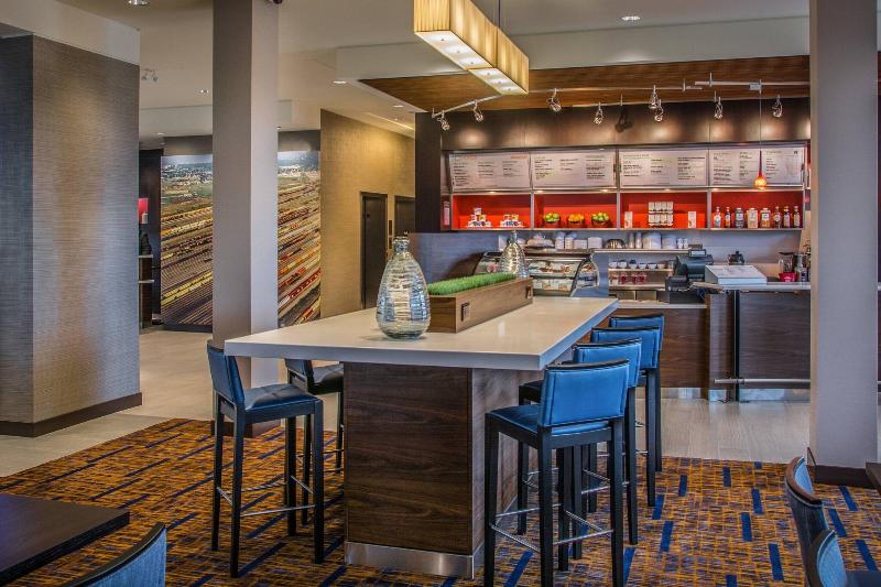 ホテル Courtyard By Marriott Winnipeg Airport