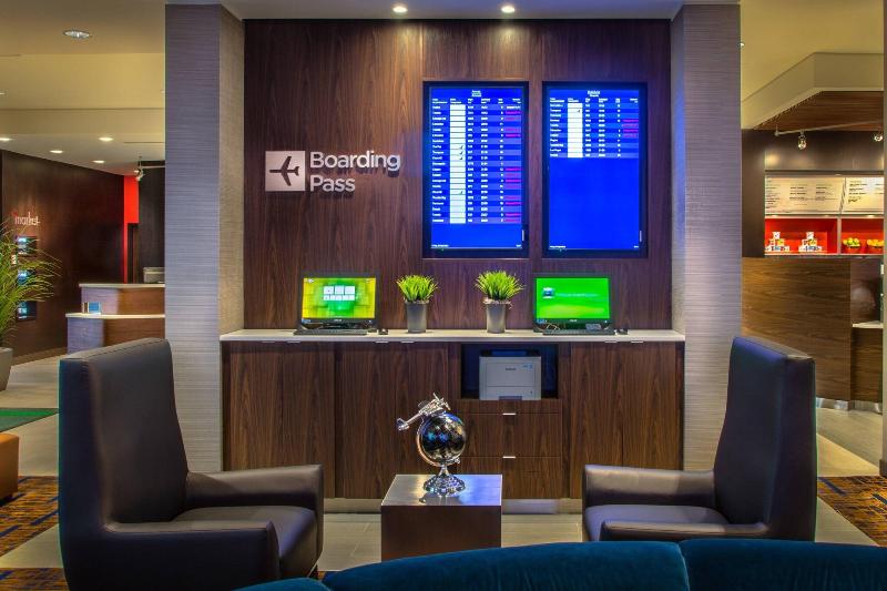ホテル Courtyard By Marriott Winnipeg Airport