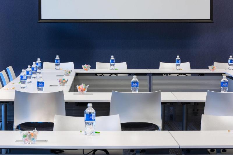 ホテル Courtyard By Marriott Winnipeg Airport