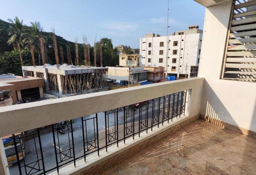 酒店 Crystal Paark Inn By Blu Orchid Groups