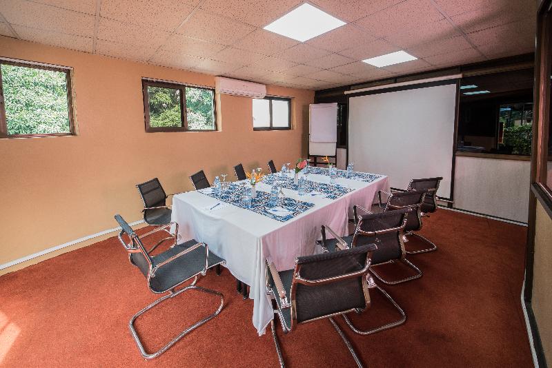 هتل Dolphin Suites