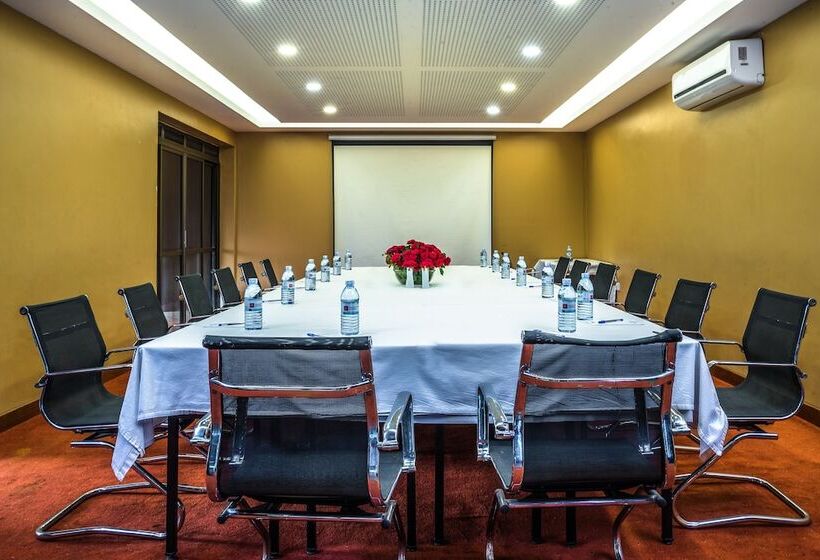 هتل Dolphin Suites