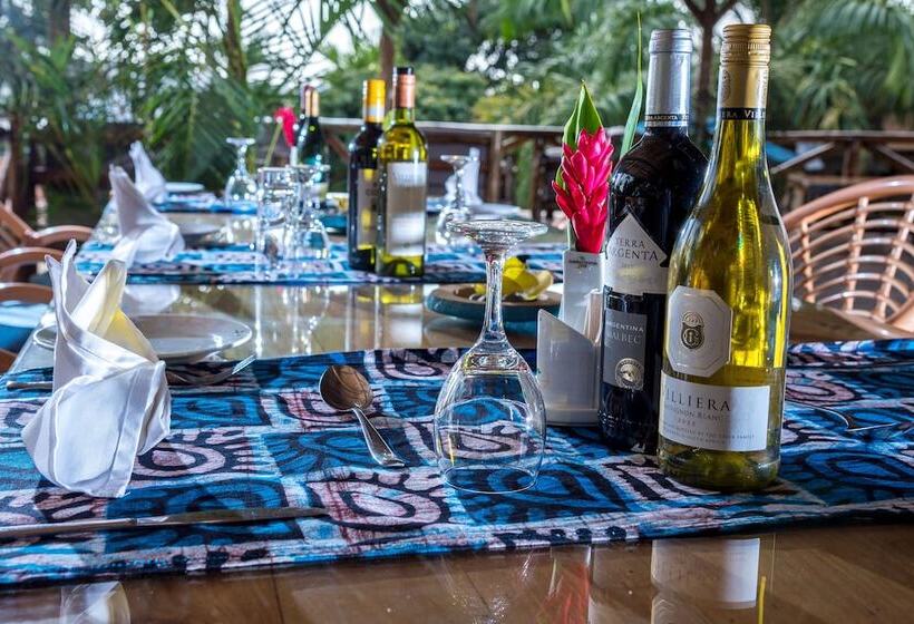 هتل Dolphin Suites