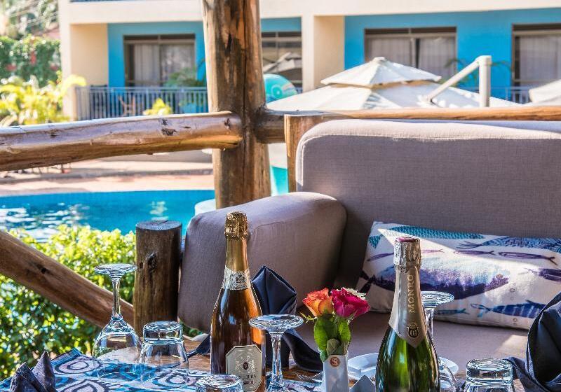 هتل Dolphin Suites