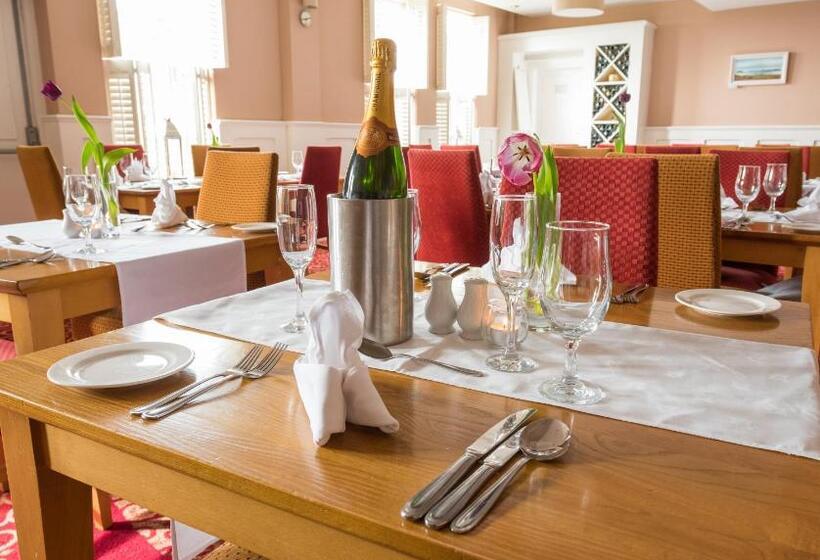 בית מלון כפרי Downings Bay