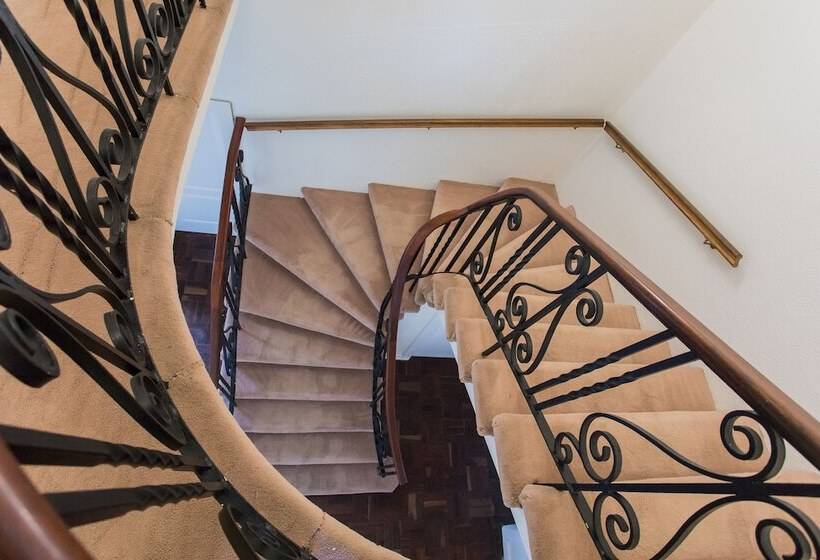 Отель Hathaway Guest House