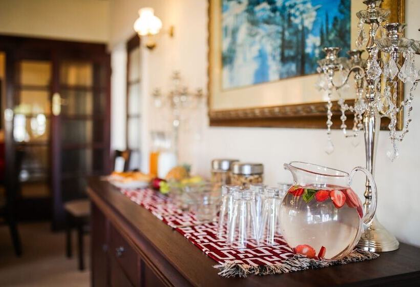 Отель Hathaway Guest House