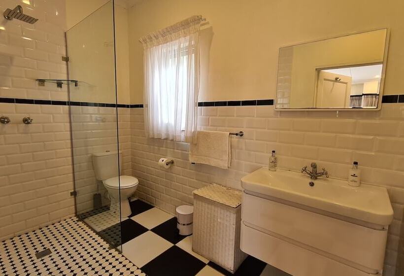 هتل Hathaway Guest House