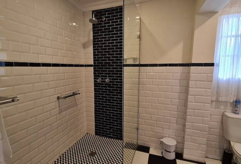 Отель Hathaway Guest House